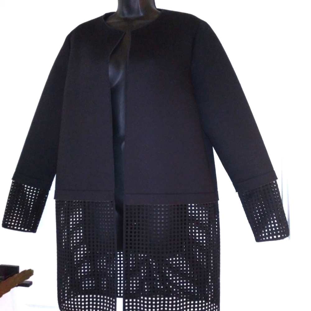 T TAHARI Black Jacket Size Medium Like New